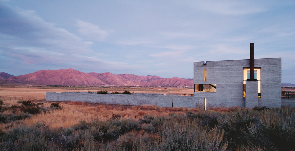 That&rsquo;s the thesis of a new book from Phaido&ldquo;Living in the Mountains&rdquo; features 50 homes on six continents &ndash; built in both tropical and alpine environments