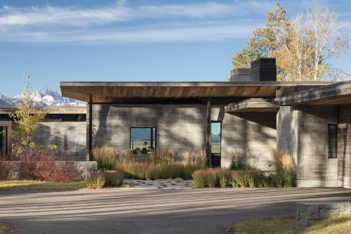 146-153_Moose-Bluff-7-500x333