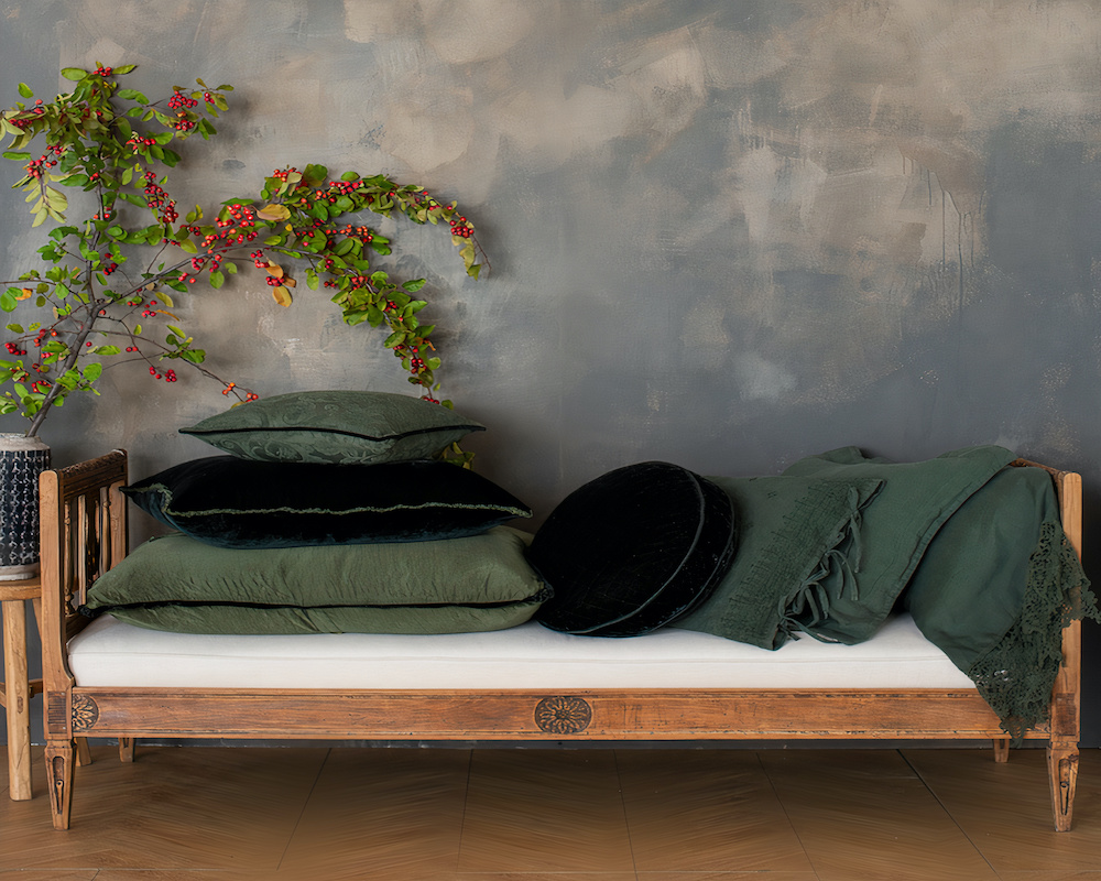 Bella-Notte-Winter-2024-Juniper-Bench-3_auto_x2 copy