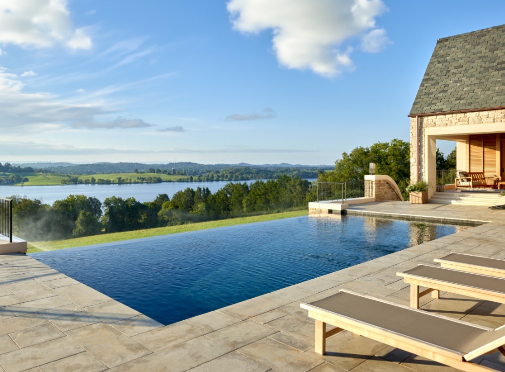 Contemporary manor Lake view