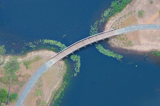 t features a four-foot water flux, or average water height that can rise up two feet or draw down two feet as needed. It&rsquo;ll continue to draw until it&rsquo;s two feet down &ndash; that&rsquo;s when pumps automatically shut down and begin to draw from Durham&rsquo;s potable city water.