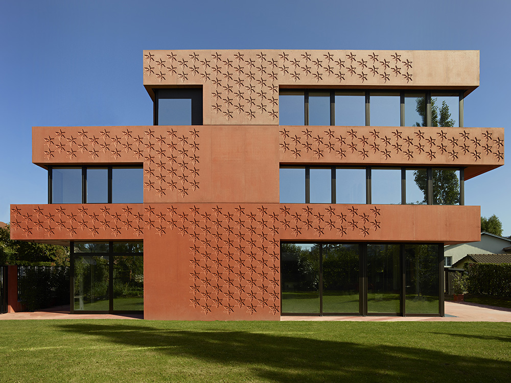 In collaboration with CollinFontaine architectes, they recently designed a home in Geneva for a Swiss couple living in Singapore, one called TheTwin-Lah.