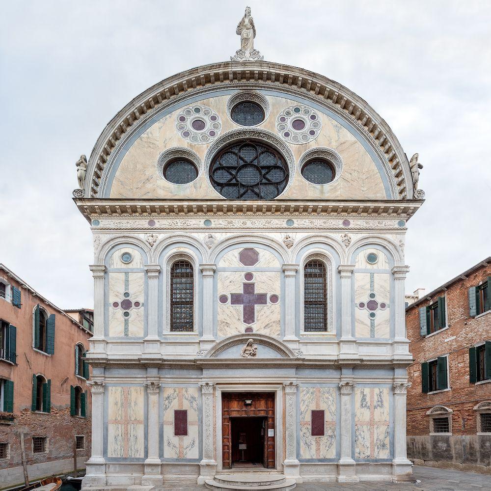 Alejandro Merizalde’s background is in painting, which he practiced for a number of years in New York, resulting in a few shows and gallery representation.