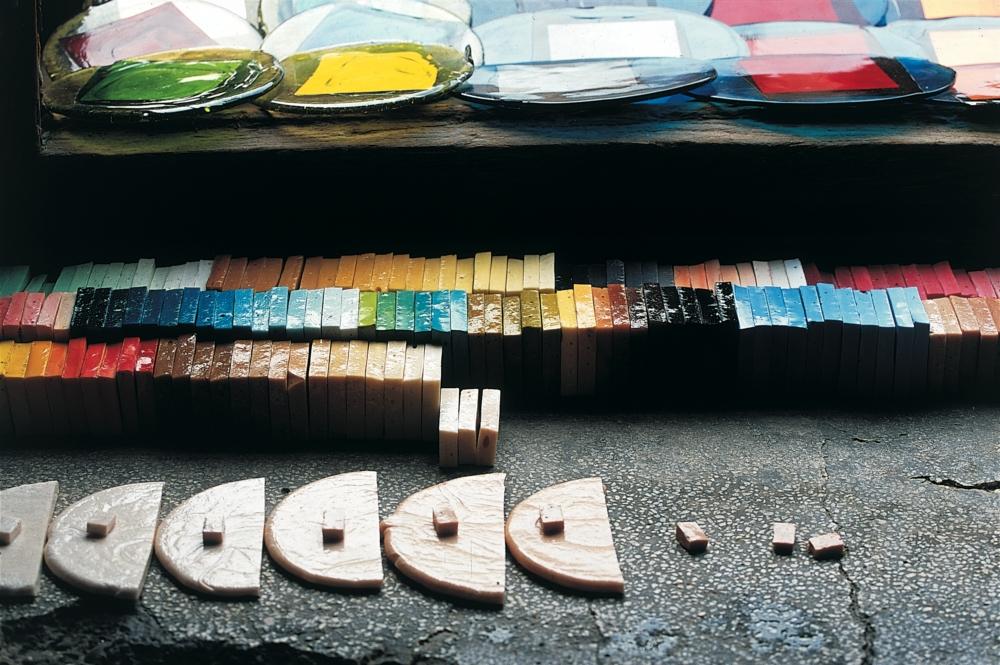 There she found a remodeled and redesigned foundry that still produces smalti, or enameled glass, the same way it did a century ago.